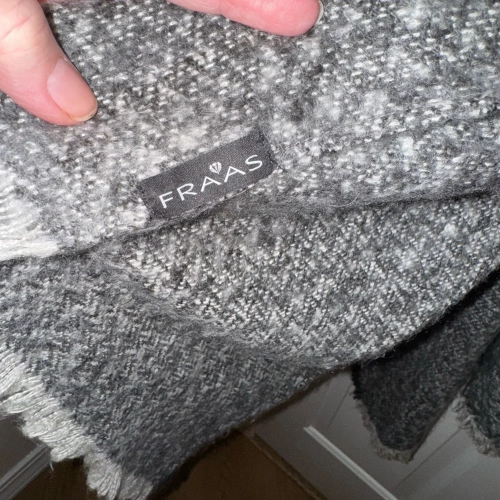 Fraas Fringed Poncho Ruana Sweater Gray White Fall Winter Travel